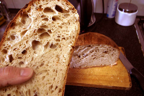 Buen pan con harina de trigo, espelta y malta