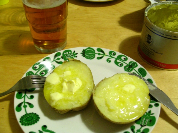 Patatas con mantequilla y cerveza